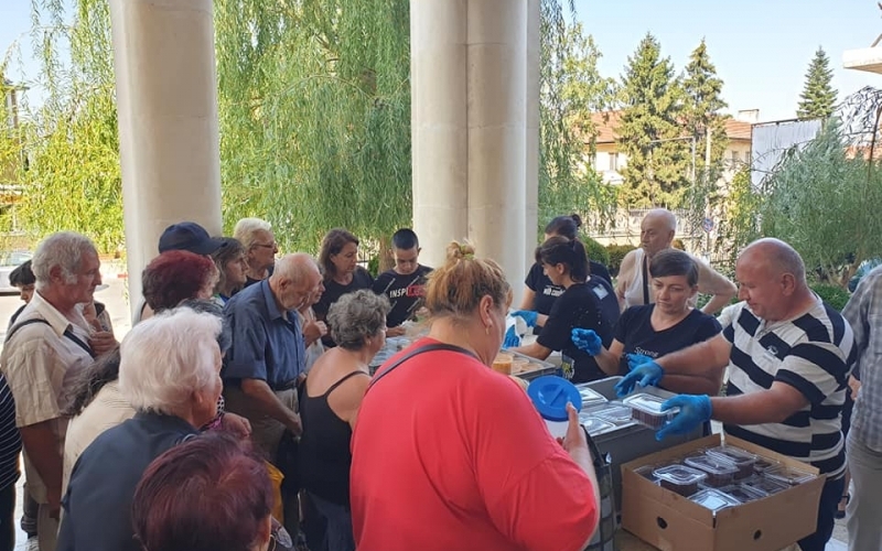 ТОПЪЛ ОБЯД ЗА ХОРА В НЕРАВНОСТОЙНО ПОЛОЖЕНИЕ